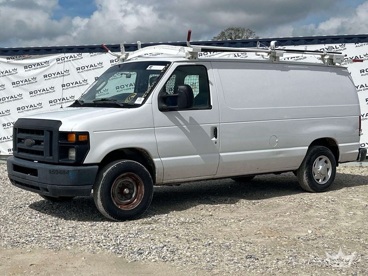 2014-ford-cargo-image-1