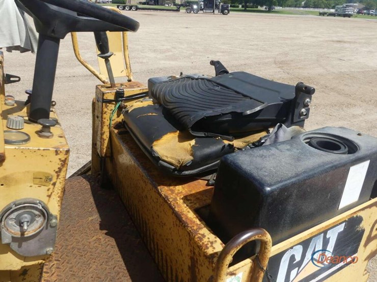 caterpillar-cb-224c-image-7
