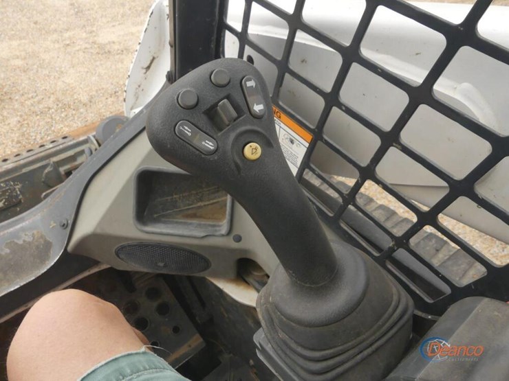 2018-bobcat-t740-image-11