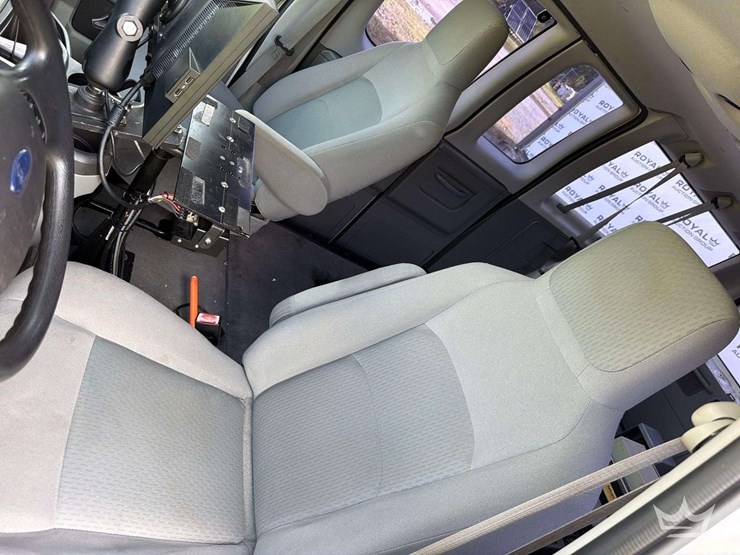 2012-ford-cargo-image-16