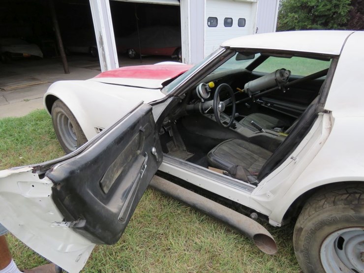 1979-chevrolet-corvette-road-track-car-image-24