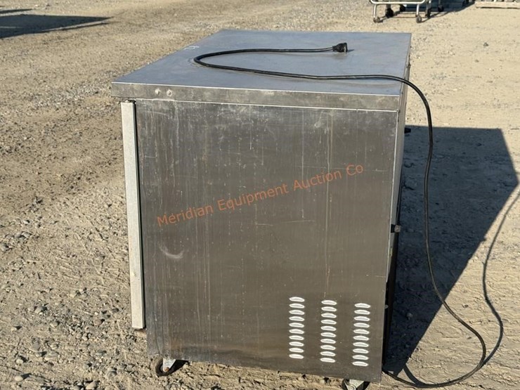 artic-air-commercial-fridge-image-4
