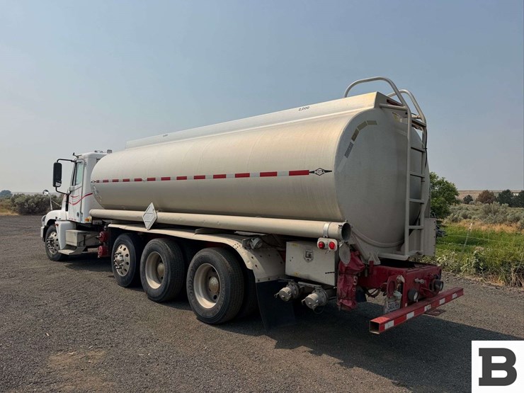 2001-freightliner-cst120-tank-truck-image-4