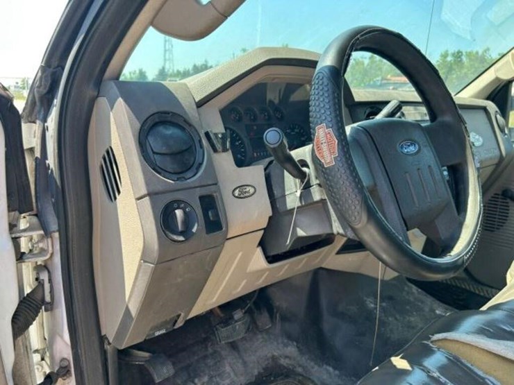 2009-ford-f550-image-17
