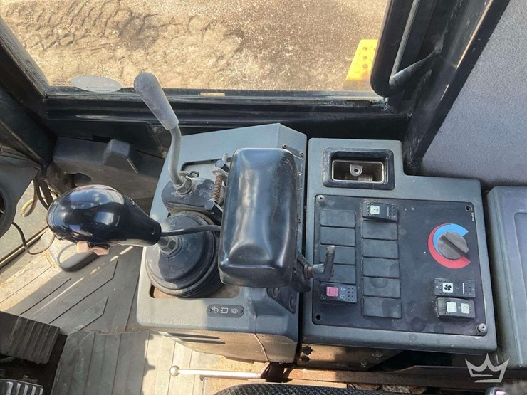 2007-caterpillar-938g-image-12