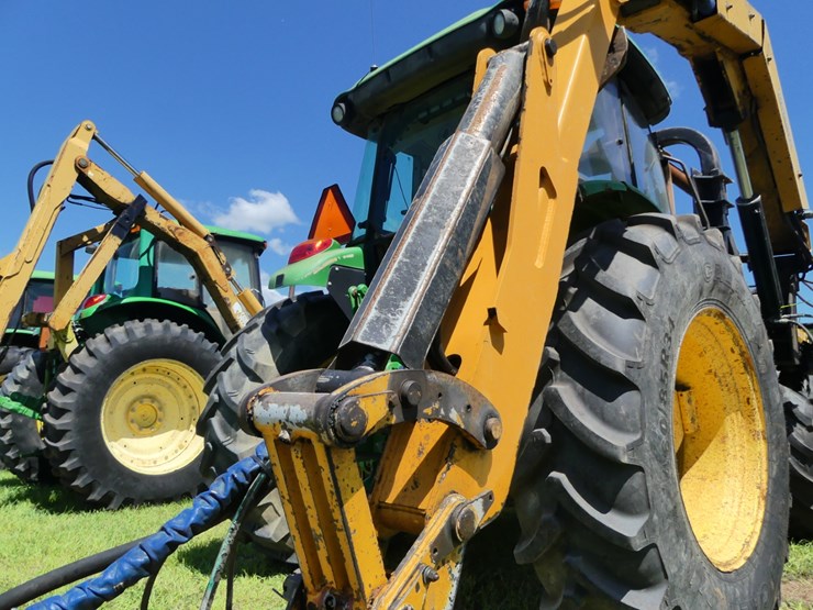 2014-john-deere-6105d-image-11