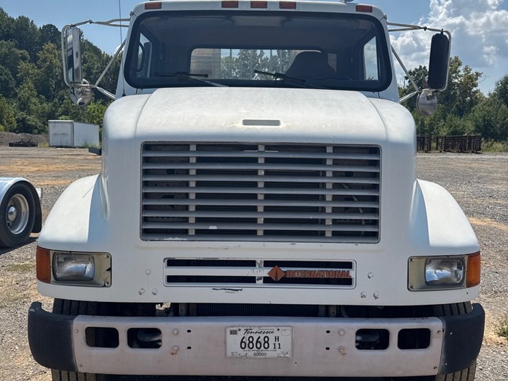 #1013-•-1990-international-f-8100-truck-image-2