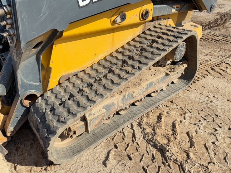 2020-deere-331g-image-17