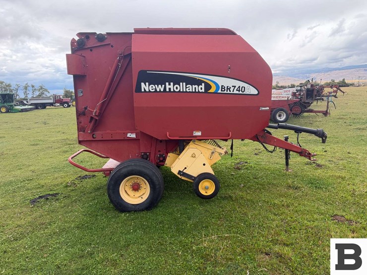 new-holland-br740a-image-6