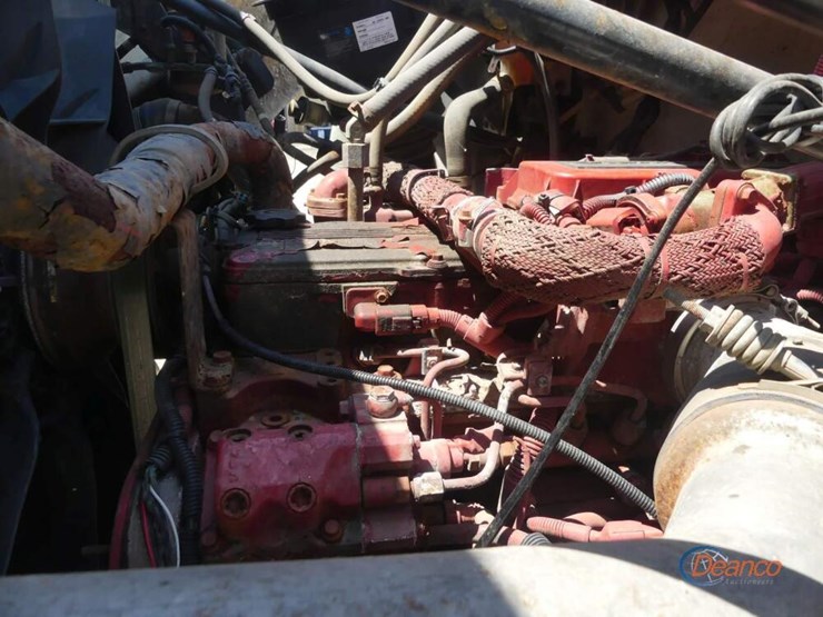 2012-freightliner-m2-106-image-7