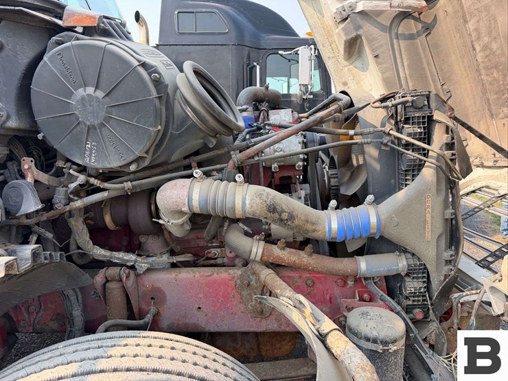 2001-freightliner-cst120-tank-truck-image-60