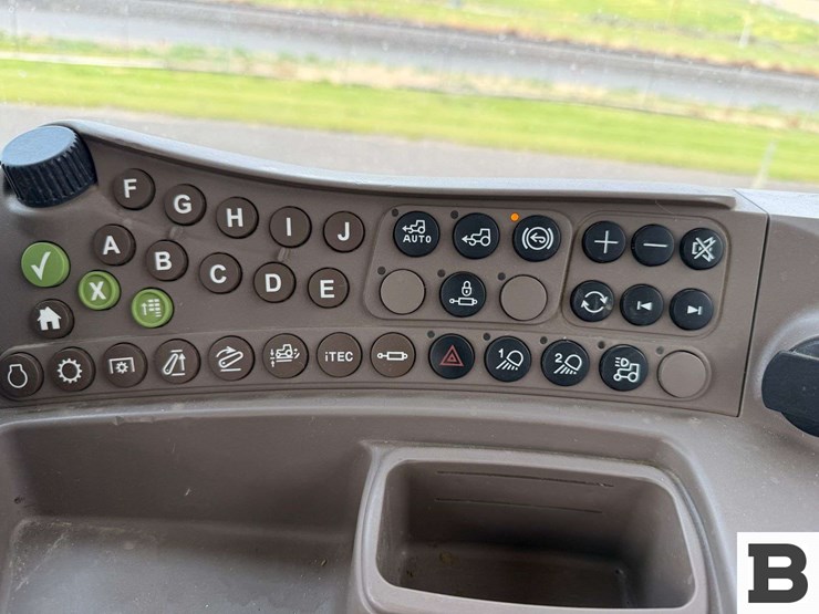 2015-john-deere-6210r-image-79