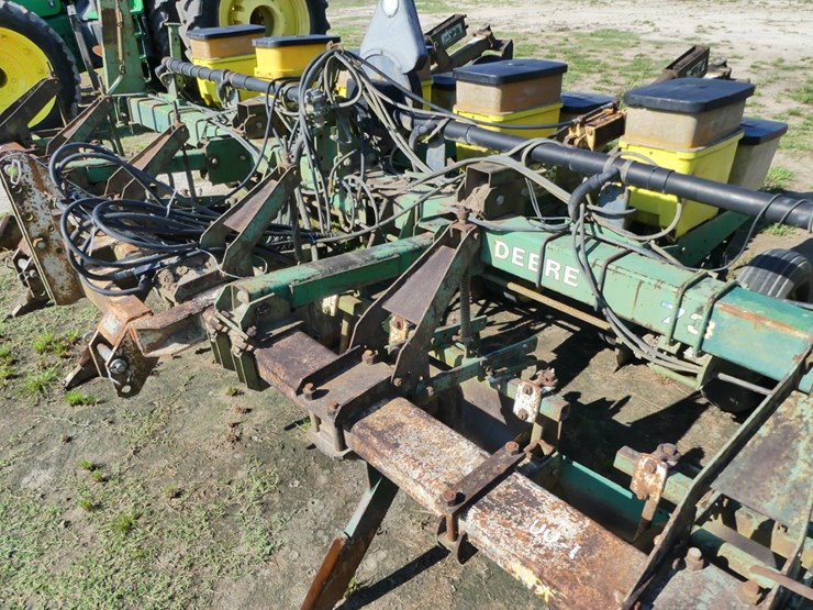 john-deere-7300-image-7