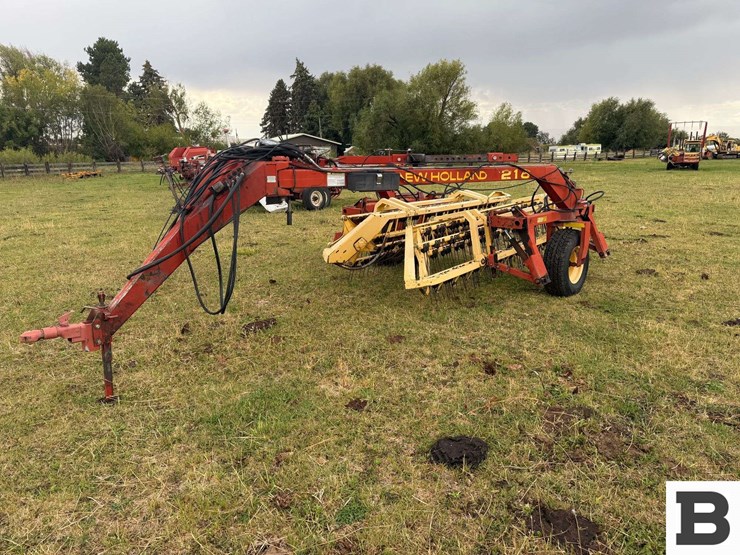 new-holland-216-image-3
