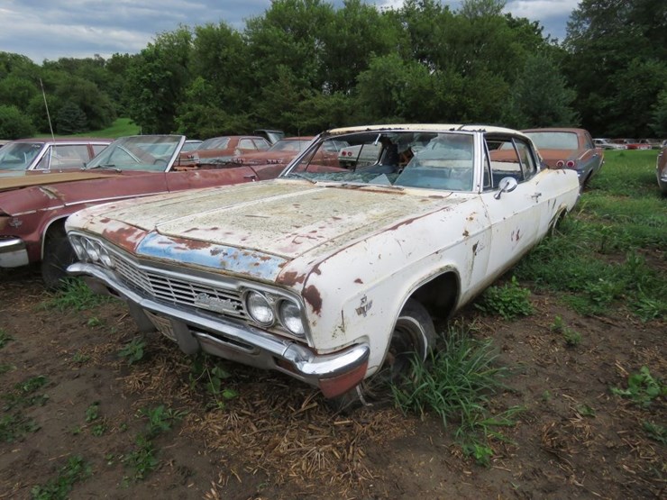 1966-chevrolet-caprice-2dr-ht-image-3