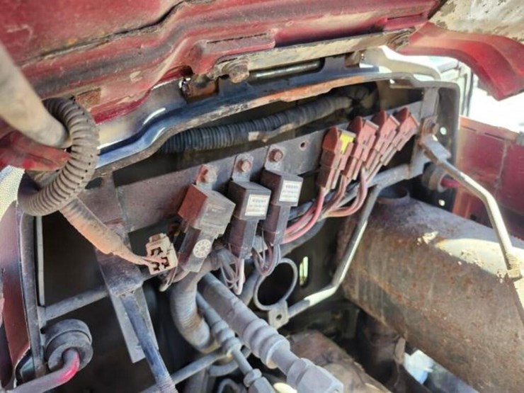 2013-mahindra-5010-hst-image-34