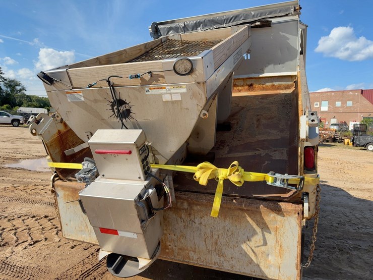 2012-ford-f550-xl-image-23