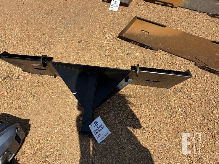 receiver-hitch-skid-steer-attach-image-1