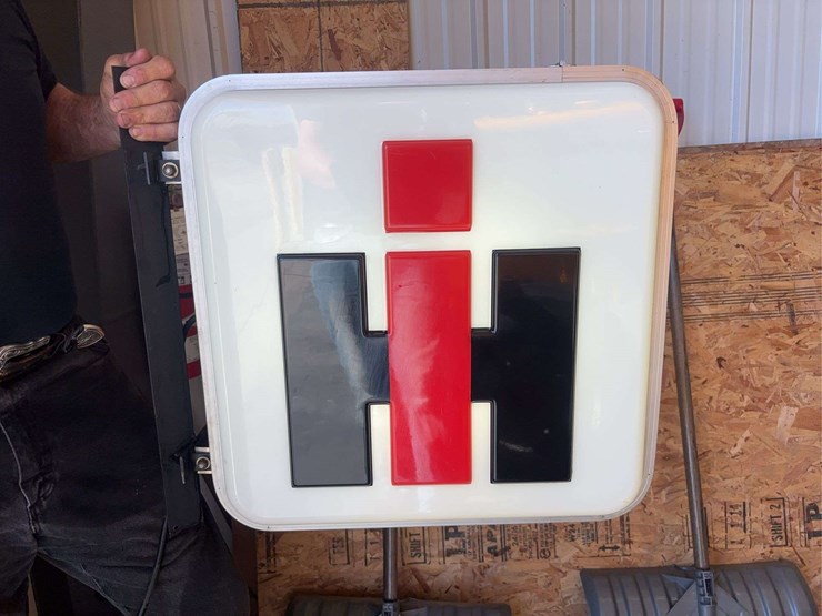 international-harvester-double-sided-bubble-lighted-sign-image-1