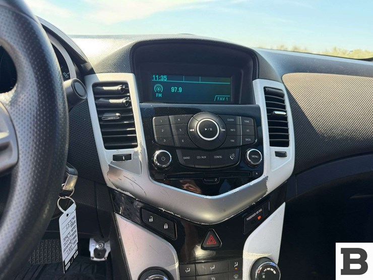 2012-chevrolet-cruze-sedan-image-22