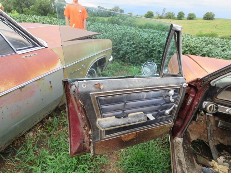 1966-chevrolet-caprice-4dr-ht-image-12