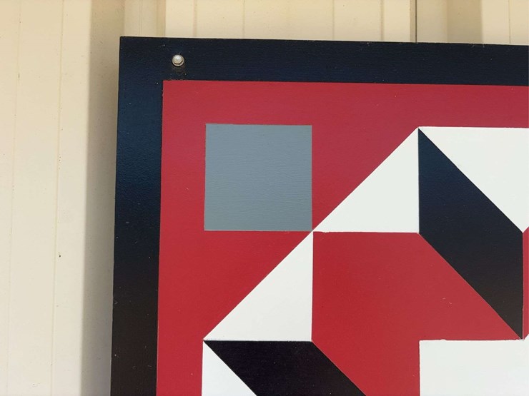 international-harvester-wood-barn-quilt-image-2