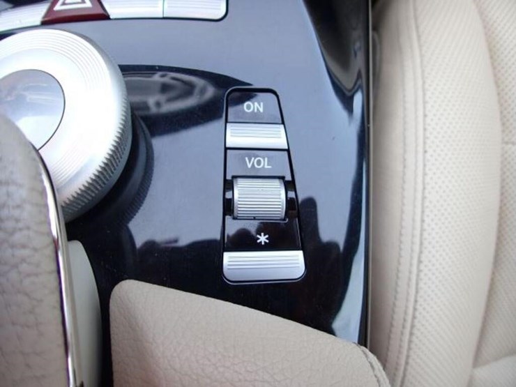2012-mercedes-benz-s350-bluetec-4matic-awd-sedan-w-image-21