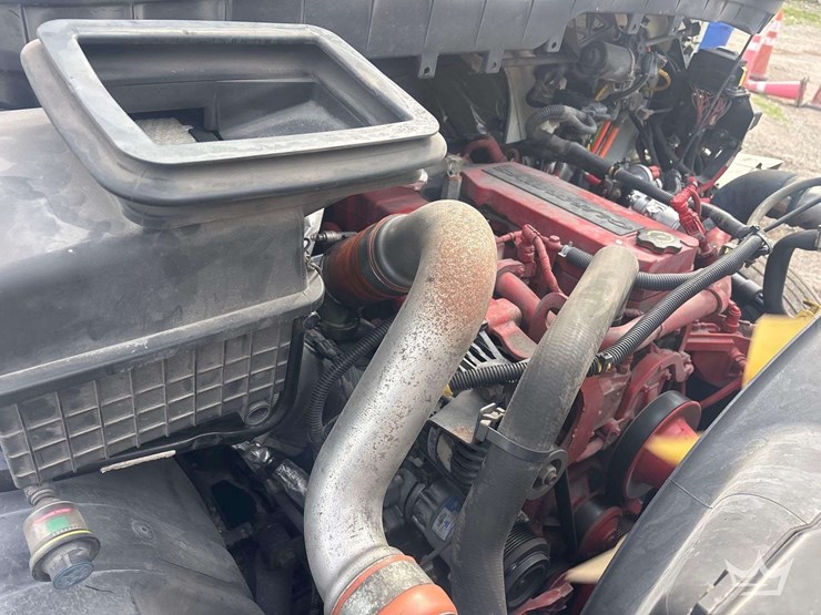 2018-international-durastar-4300-image-9