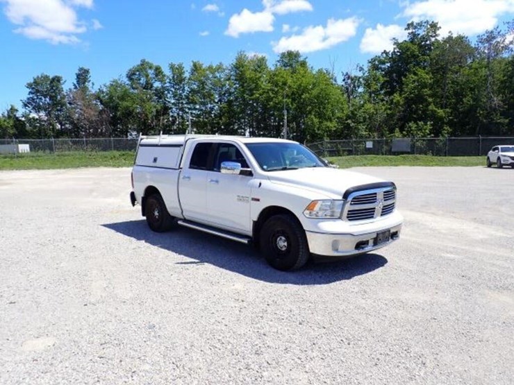 2016-dodge-1500-image-3