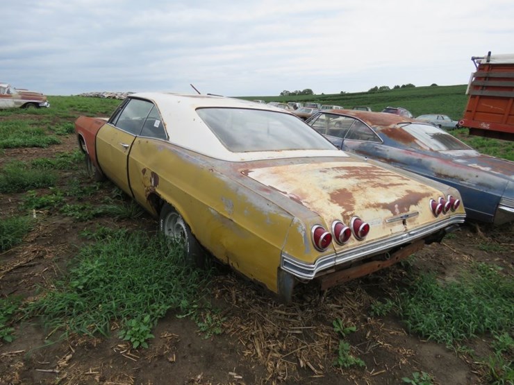 1965-chevrolet-impala-ss-2dr-ht-image-3