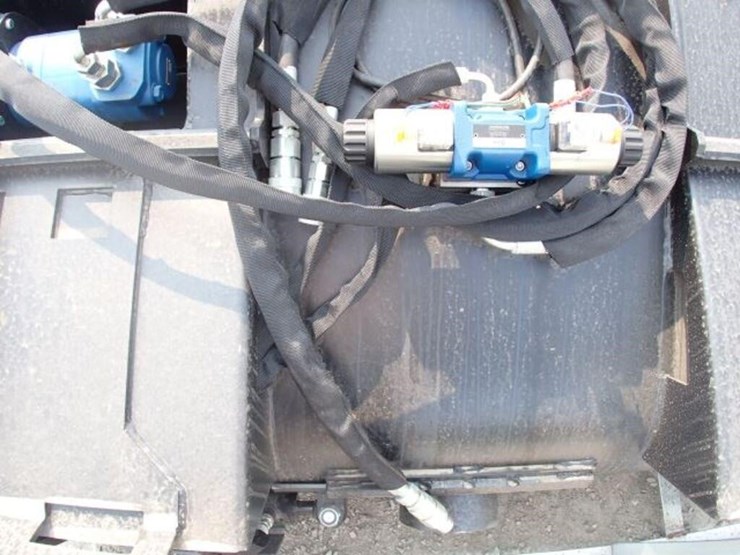 unused-greatbear-skid-steer-bucket-.4-cy-mixer-image-10