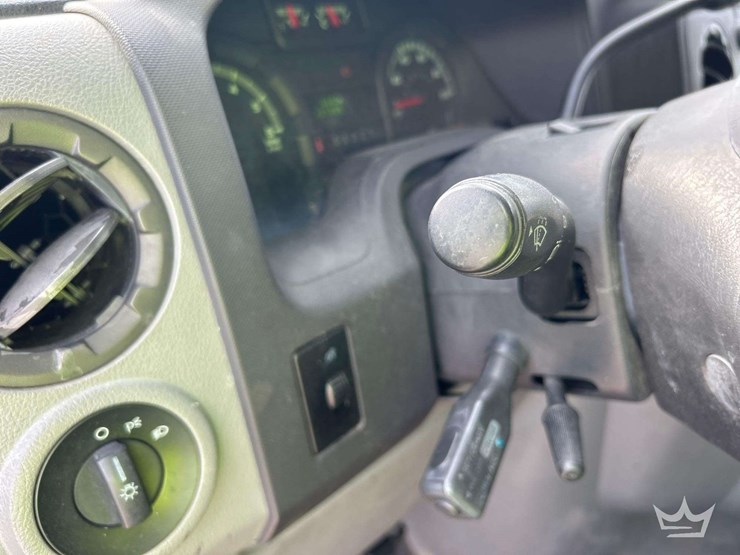 2012-ford-cargo-image-15