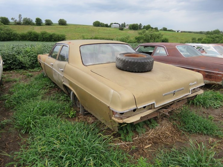 1966-chevrolet-impala-4dr-sedan-image-5