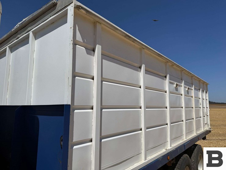 1997-freightliner-fl80-image-25