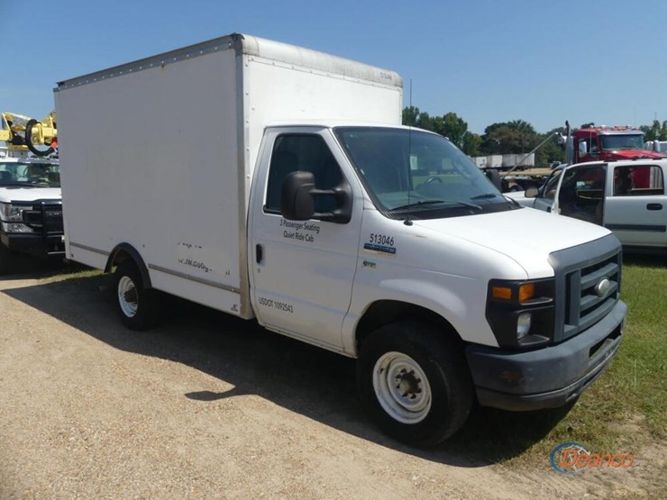 2015-ford-e350-image-1