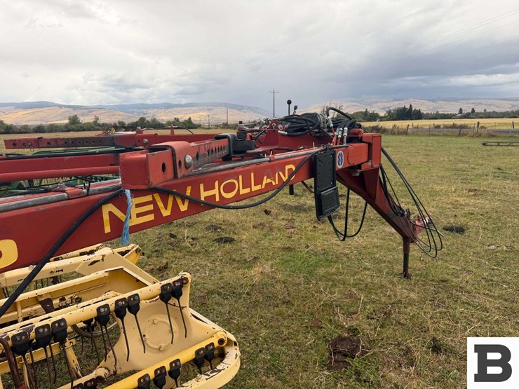 new-holland-216-image-24