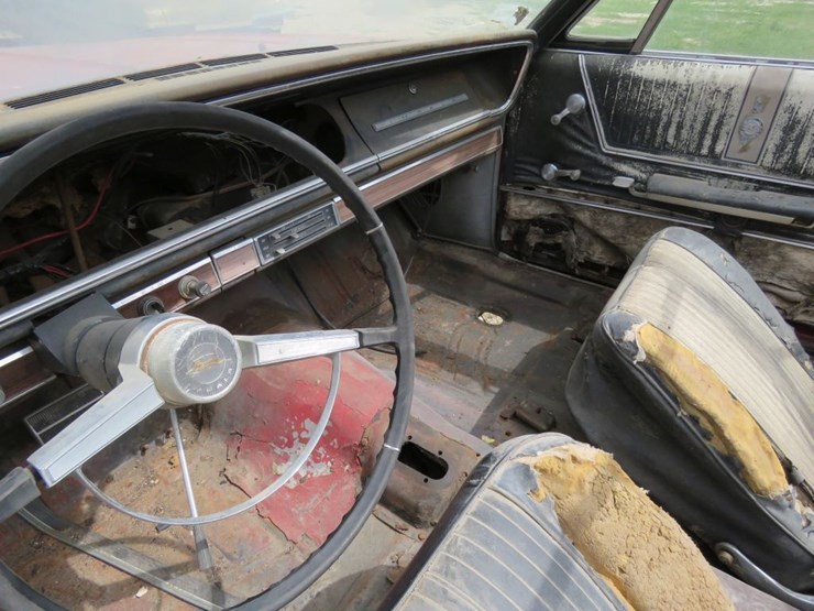 1965-chevrolet-impala-convertible-image-13