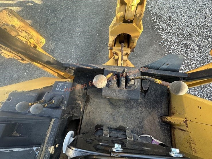 deere-410c-image-30