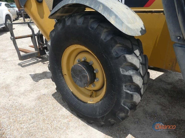 2020-caterpillar-th514d-image-5