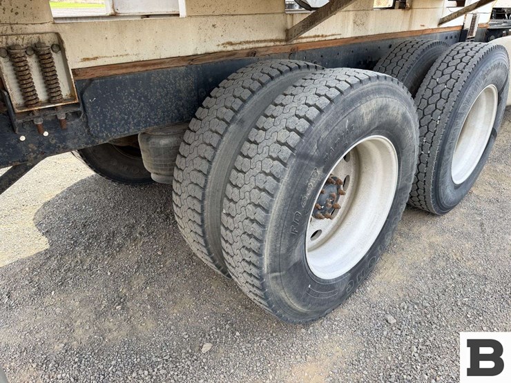 1989-peterbilt-377-image-33