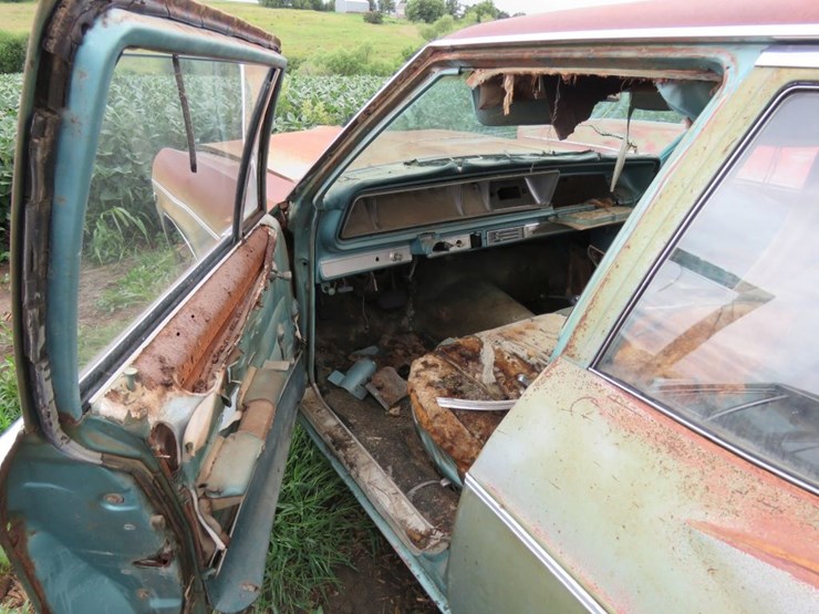 1966-chevrolet-impala-4dr-sedan-image-9