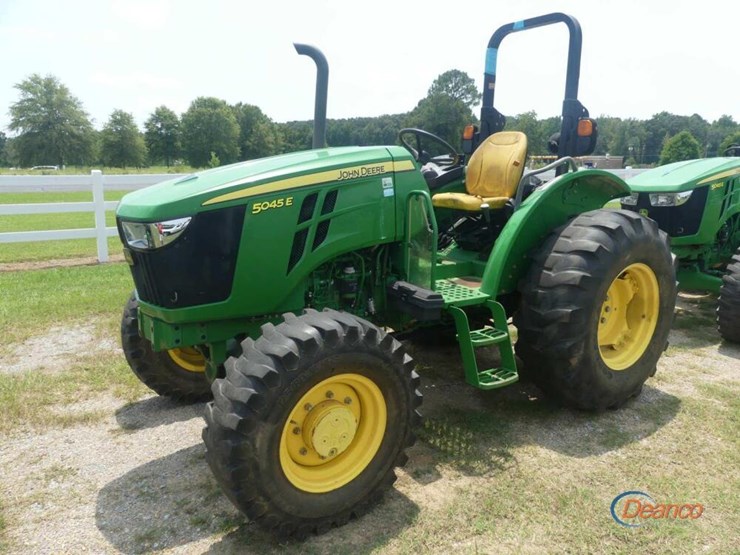 2021-john-deere-5045e-image-15