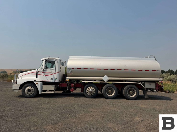 2001-freightliner-cst120-tank-truck-image-3