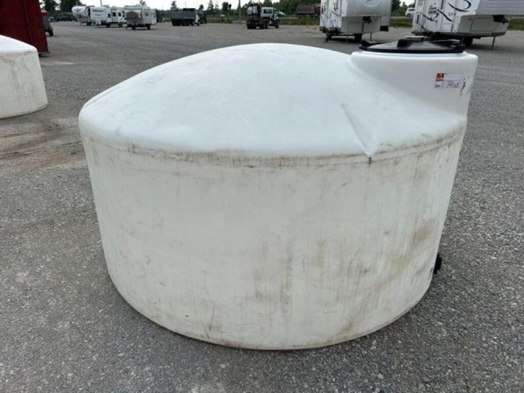 1100-gal-polyethylene-water-tank-image-2