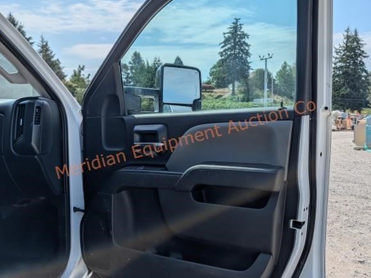 2017-chevrolet-silverado-3500-image-21