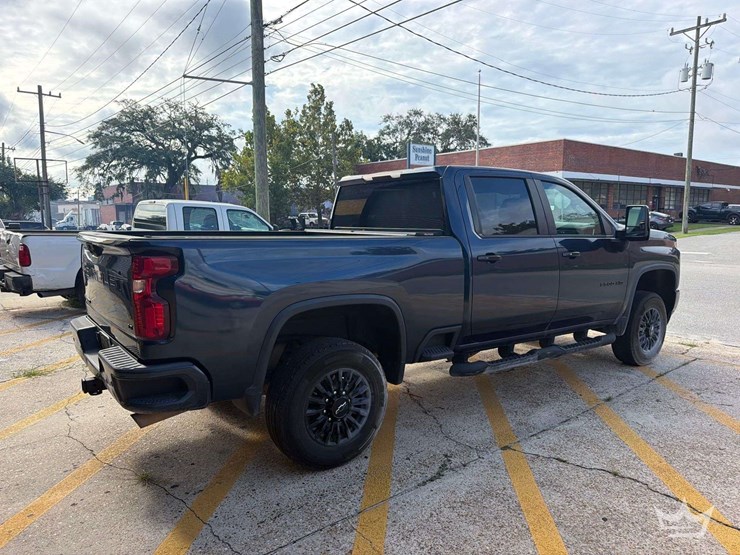 2021-chevrolet-silverado-2500-image-3