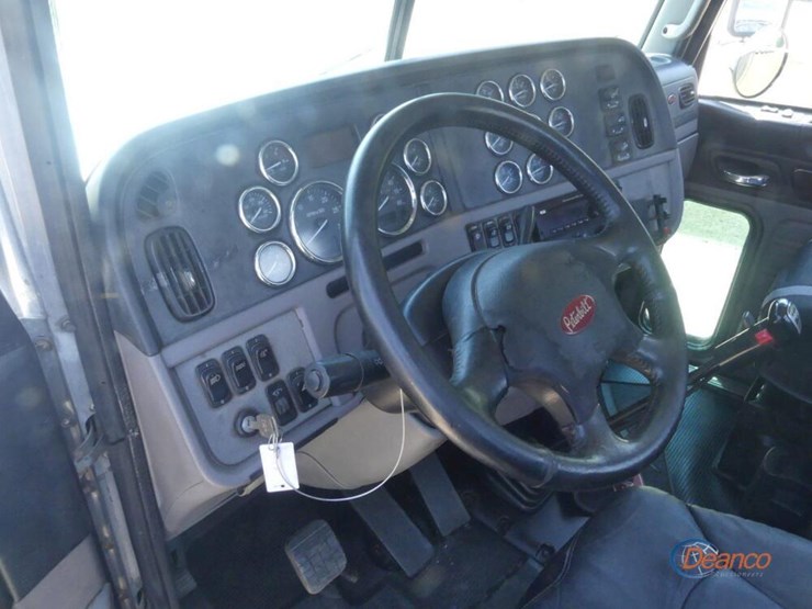 2017-peterbilt-389-image-15