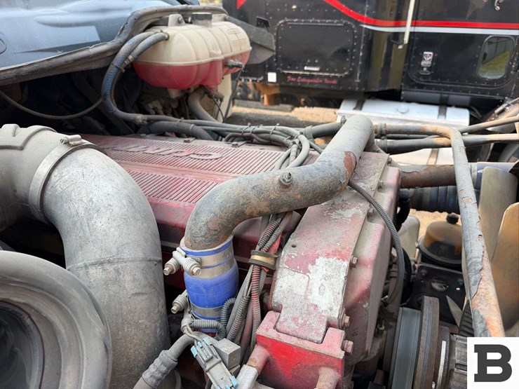2001-freightliner-cst120-tank-truck-image-62
