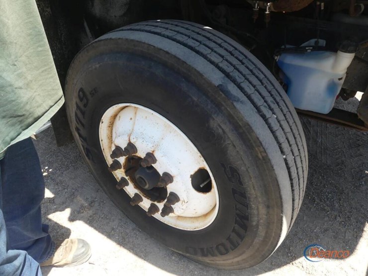 2012-freightliner-m2-106-image-9