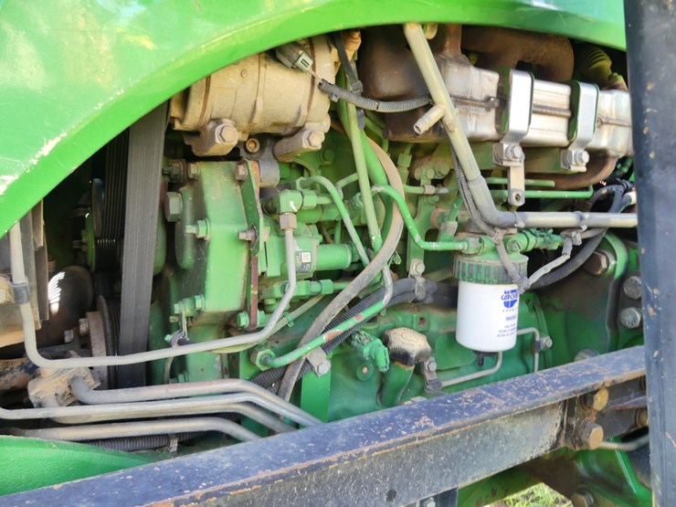 2014-john-deere-6105d-image-15